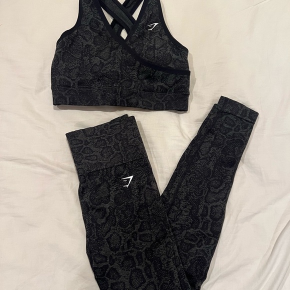Gymshark Black/Gray Workout Set - Picture 1 of 3